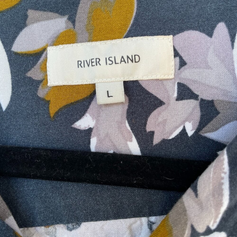 River Island shirt size L Has supervisor over pocket very soft - Picture 3 of 6